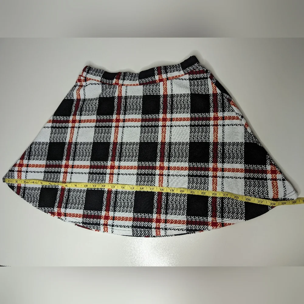 Angie Girls X- Large Girls Mini Skirt Black Red White Plaid Preowned - Picture 11 of 12